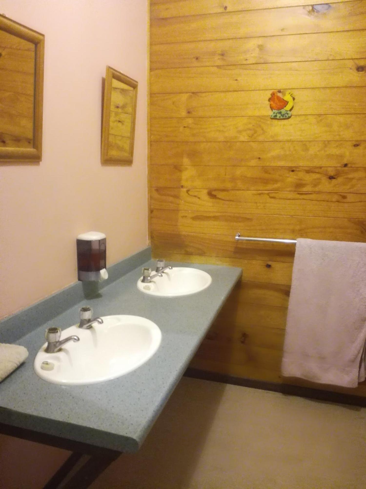 Junohall Backpackers Cuevas de Waitomo Exterior foto