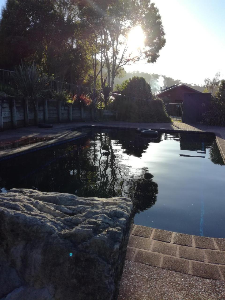 Junohall Backpackers Cuevas de Waitomo Exterior foto