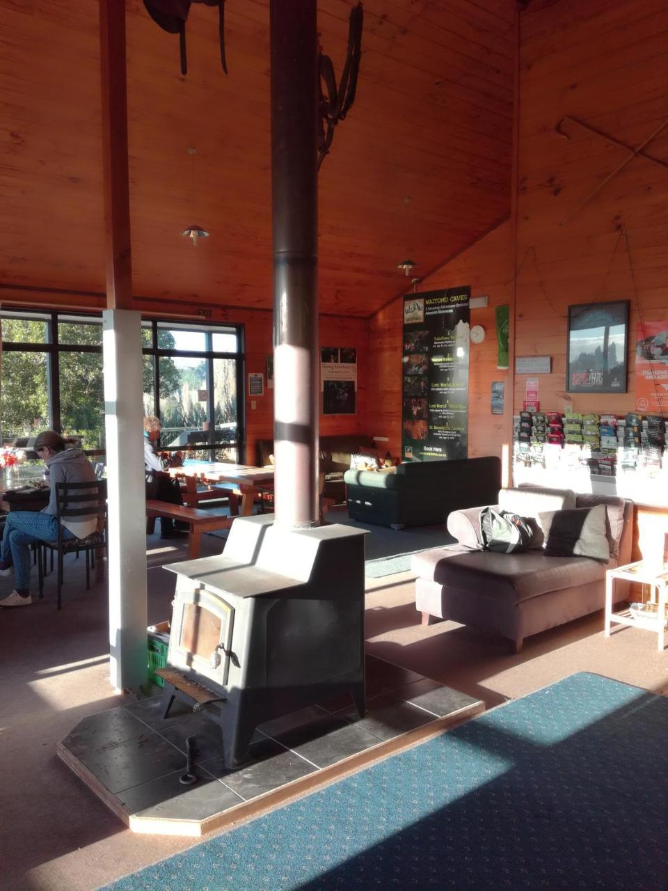 Junohall Backpackers Cuevas de Waitomo Exterior foto